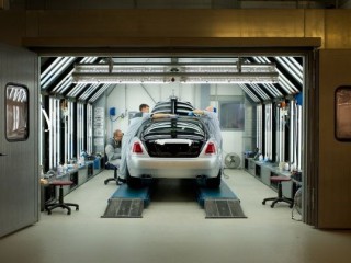 Rolls-Royce khôi phục lại hoạt động sản xuất hai ca với nguồn nhân lực không đổi