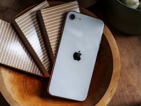 Doanh số iPhone của Apple giảm mạnh do sự cạnh tranh gay gắt từ đối thủ