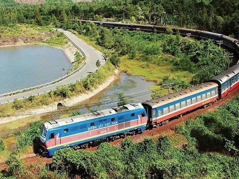 Đường sắt chạy thêm nhiều tàu khách dịp nghỉ lễ 30/4 - 1/5
