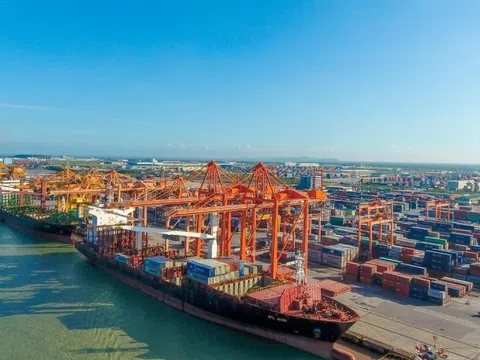 Giảm nhập siêu dịch vụ, thúc đẩy xuất khẩu bền vững