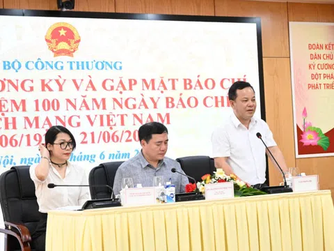 Hộ kinh doanh đóng cửa hàng loạt phần nhiều lo ngại bị kiểm tra hàng giả, hàng nhái