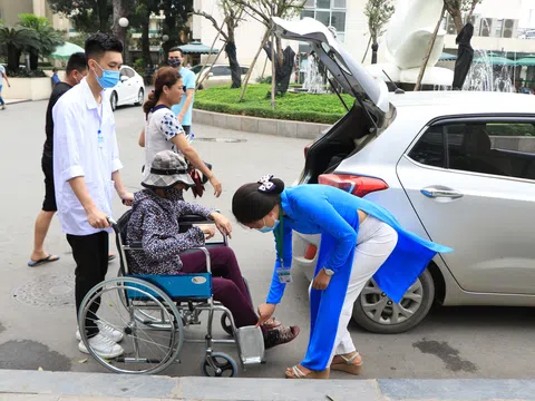 9 thay đổi biến Bệnh viện Bạch Mai từ chỗ "ban phát, làm ơn" chuyển sang cung cấp dịch vụ đặc biệt