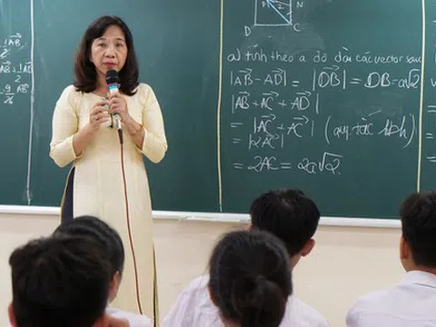 Thu nhập của giáo viên lâu năm có bị giảm trong năm 2022?