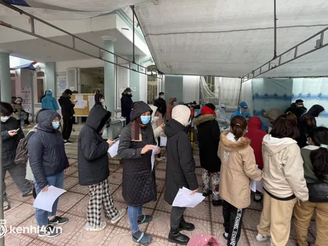 Người dân bức xúc vì phải xếp hàng test nhanh để được công nhận F0, Hà Nội chỉ đạo khẩn