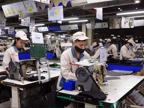 PMI tháng 3 giảm còn 51,7 điểm, áp lực lạm phát tăng mạnh khi giá dầu và khí đốt tăng