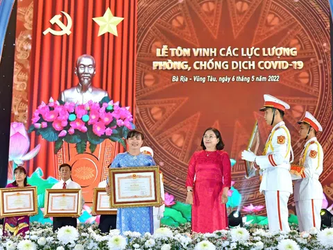 Công ty TNHH Lan Anh nhận bằng khen của Thủ tướng Chính phủ cho công tác phòng, chống dịch Covid -19