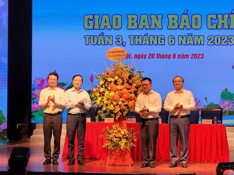 Báo chí đóng vai trò làm giàu nền văn hóa Việt Nam, với hệ giá trị: Dân tộc, dân chủ, nhân văn, khoa học