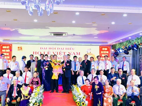 Quỹ khuyến học khuyến tài hàng chục tỷ đồng của dòng họ Lê Văn