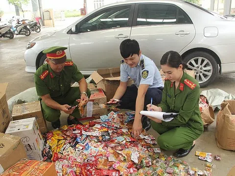 Thanh Hóa: Thu giữ hàng nghìn sản phẩm, thực phẩm không rõ nguồn gốc, quá hạn