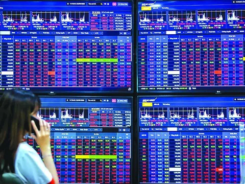 Ngành chứng khoán đang được định giá tương đối cao