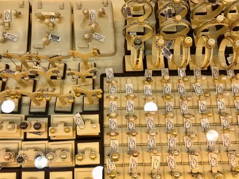 Giá vàng hôm nay 12/11: Giá vàng thế giới lên hơn 4.130 USD/ounce