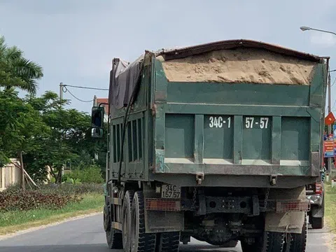 Hải Dương: Thanh tra giao thông bị hành hung khi kiểm tra xe quá tải