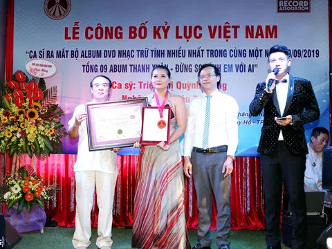 Ca sĩ Triệu Trang nhận kỷ lục Việt Nam