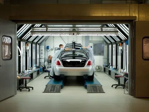 Rolls-Royce khôi phục lại hoạt động sản xuất hai ca với nguồn nhân lực không đổi