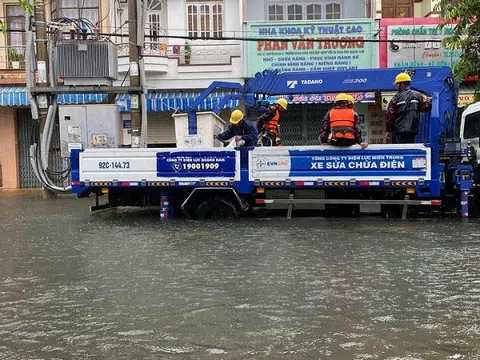 Cơ bản khôi phục cung cấp điện cho khách hàng bị ảnh hưởng bởi mưa lũ tại miền Trung