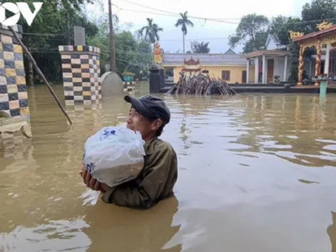 Bộ Y tế yêu cầu các bệnh viện công lập quản lý chất thải y tế trong mùa bão lũ