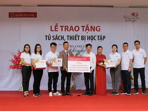 Tủ sách 'Thêm con chữ, bớt đói nghèo' đến với tỉnh miền núi Hà Giang