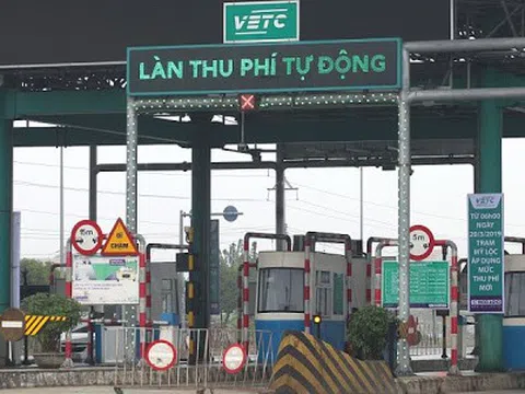 Sẽ phạt ô tô cố tình đi vào làn thu phí không dừng