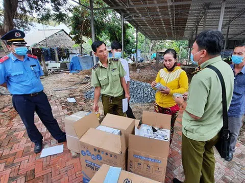 An Giang: Tạm giữ 7.500 chiếc khẩu trang và nhiều mỹ phẩm không rõ nguồn gốc xuất xứ