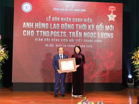 Trao danh hiệu Anh hùng lao động thời kỳ đổi mới cho Giám đốc Bệnh viện Nội tiết TW