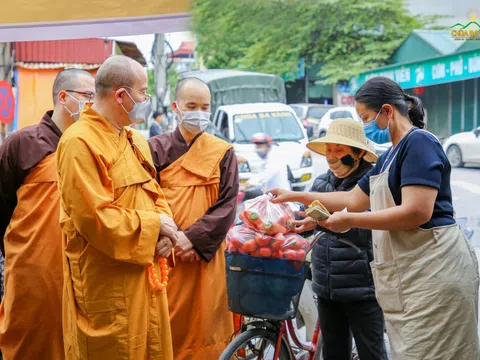 Các phật tử Chùa Ba Vàng vẫn tiếp tục 'giải cứu' nông sản Hải Dương