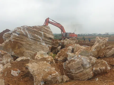 Nghĩa Đàn – Nghệ An: “Nóng” nạn khai thác, vận chuyển đá cảnh cổ thạch trái phép