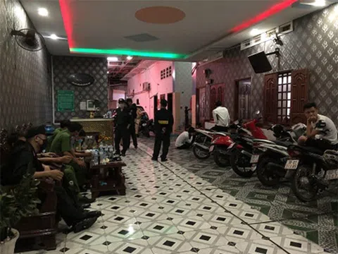 Bình Dương: Đột kích quán karaoke, phát hiện hàng chục người “phê” ma tuý