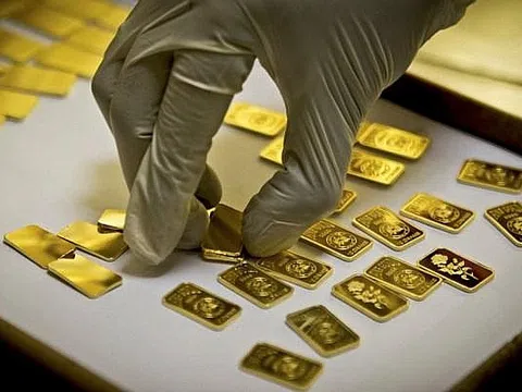 Giới đầu tư bán tháo khiến vàng lùi sâu xuống đáy