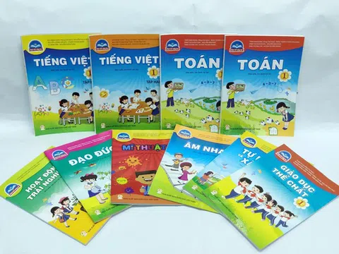 Công bố giá 4 bộ sách giáo khoa mới