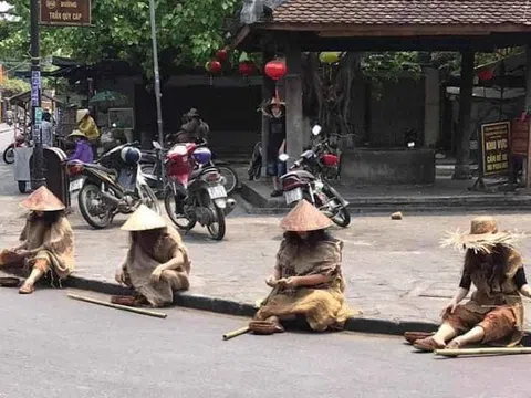 Nhóm cải trang ăn xin 'năm COVID-19 thứ I' bị công an mời lên làm việc