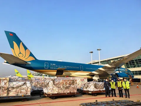 Vietnam Airlines tăng cường vận chuyển hàng hóa đảm bảo giao thương