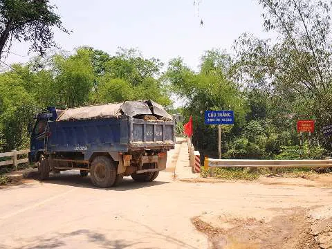 Xã Hòa Phú (Hòa Vang, Đà Nẵng): Đoàn xe chở đất cày xới Quốc lộ 14G, Dân kêu trời