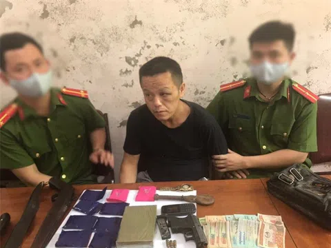 Nghệ An: Đối tượng người Lào vận chuyển ma túy kèm súng quân dụng