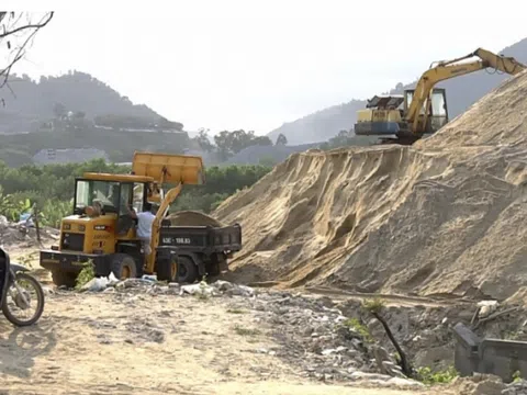 Đà Nẵng: Ông Nguyễn Đây - Chủ tịch UBND phường Hòa Minh có bảo kê cho hoạt động tập kết cát trái phép?