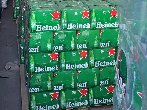 TP. Hồ Chí Minh: Tạm giữ hơn 12.000 sản phẩm sữa Ensure và bia Heineken nhập lậu
