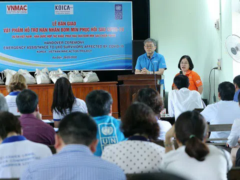 UNDP và KOICA tặng khẩu trang, nước rửa tay hỗ trợ 9.100 nạn nhân bom mìn ứng phó Covid-19