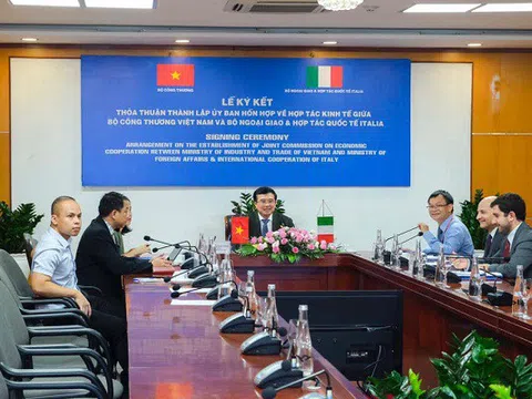 Việt Nam kêu gọi các doanh nghiệp Italia đầu tư vào ngành công nghiệp phụ trợ dệt may, da giày