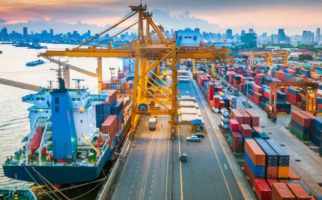 Việt Nam lần đầu có tháng nhập siêu sau gần 2 năm