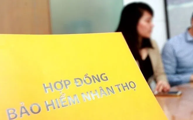 Ngân hàng có thể bị phạt đến 500 triệu đồng nếu ép khách hàng mua bảo hiểm kèm khoản vay