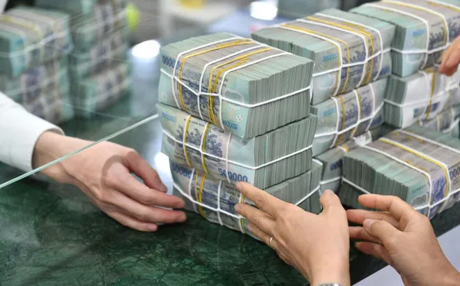 Dòng tiền gửi vào ngân hàng lập kỷ lục