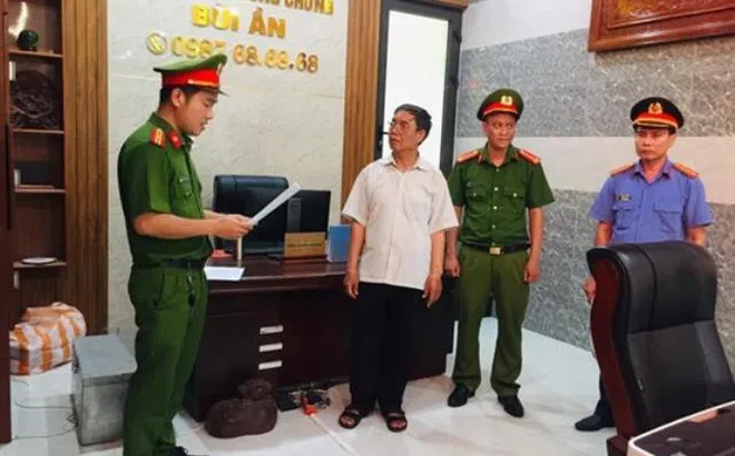 Quảng Nam: Bắt giam công chứng viên liên quan vụ làm giả sổ đỏ, chiếm đoạt tài sản