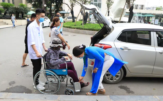 9 thay đổi biến Bệnh viện Bạch Mai từ chỗ "ban phát, làm ơn" chuyển sang cung cấp dịch vụ đặc biệt