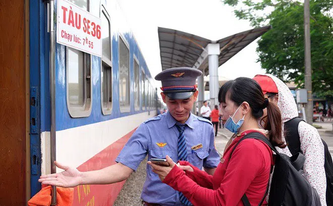 Thí sinh đi thi và nhập học đại học, cao đẳng được giảm giá vé tàu