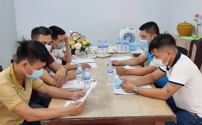 Bắt 14 đối tượng tiếp tay cho người nước ngoài nhập cảnh trái phép bất chấp dịch Covid-19