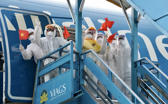 Vietnam Airlines vận chuyển miễn phí nhân lực cùng hành lý đi kèm để phòng chống dịch cho Bắc Ninh, Bắc Giang