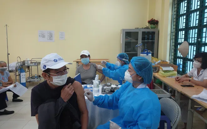Phường Văn Miếu triển khai tiêm vaccine phòng Covid-19 mũi 2 cho người dân
