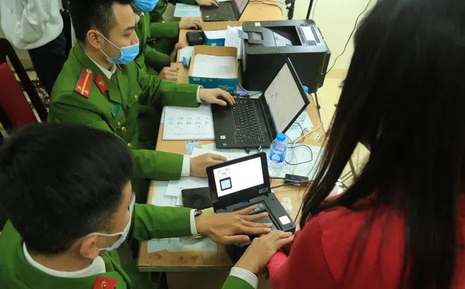 Từ ngày mai, người dân bị chậm trả thẻ CCCD cần gọi ngay số điện thoại này