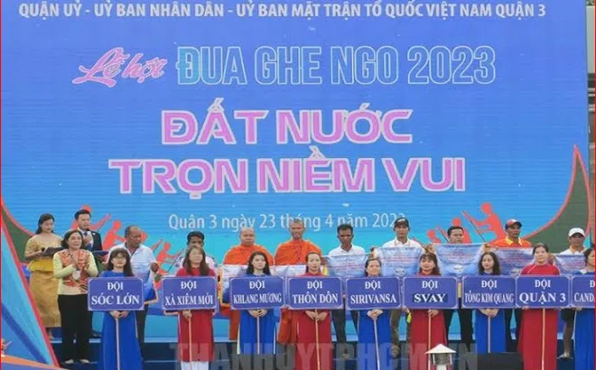 Sôi nổi Lễ hội đua ghe Ngo lần đầu tiên của TP.HCM