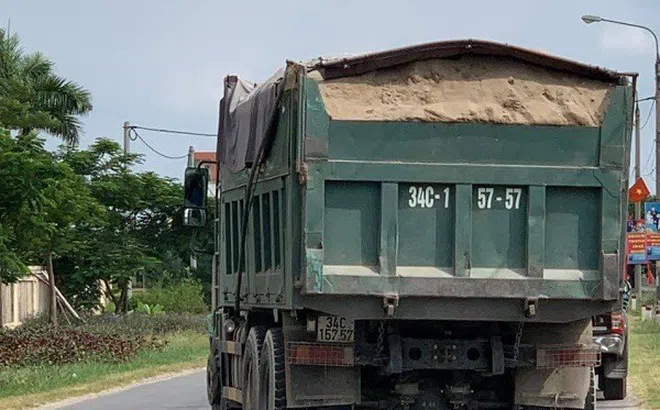 Hải Dương: Thanh tra giao thông bị hành hung khi kiểm tra xe quá tải