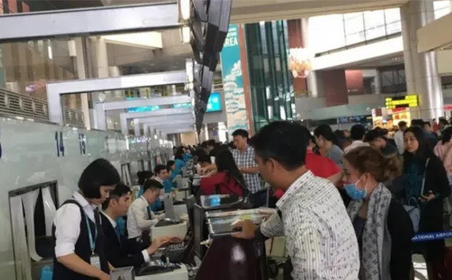 Khách đi máy bay tăng cao kỷ lục